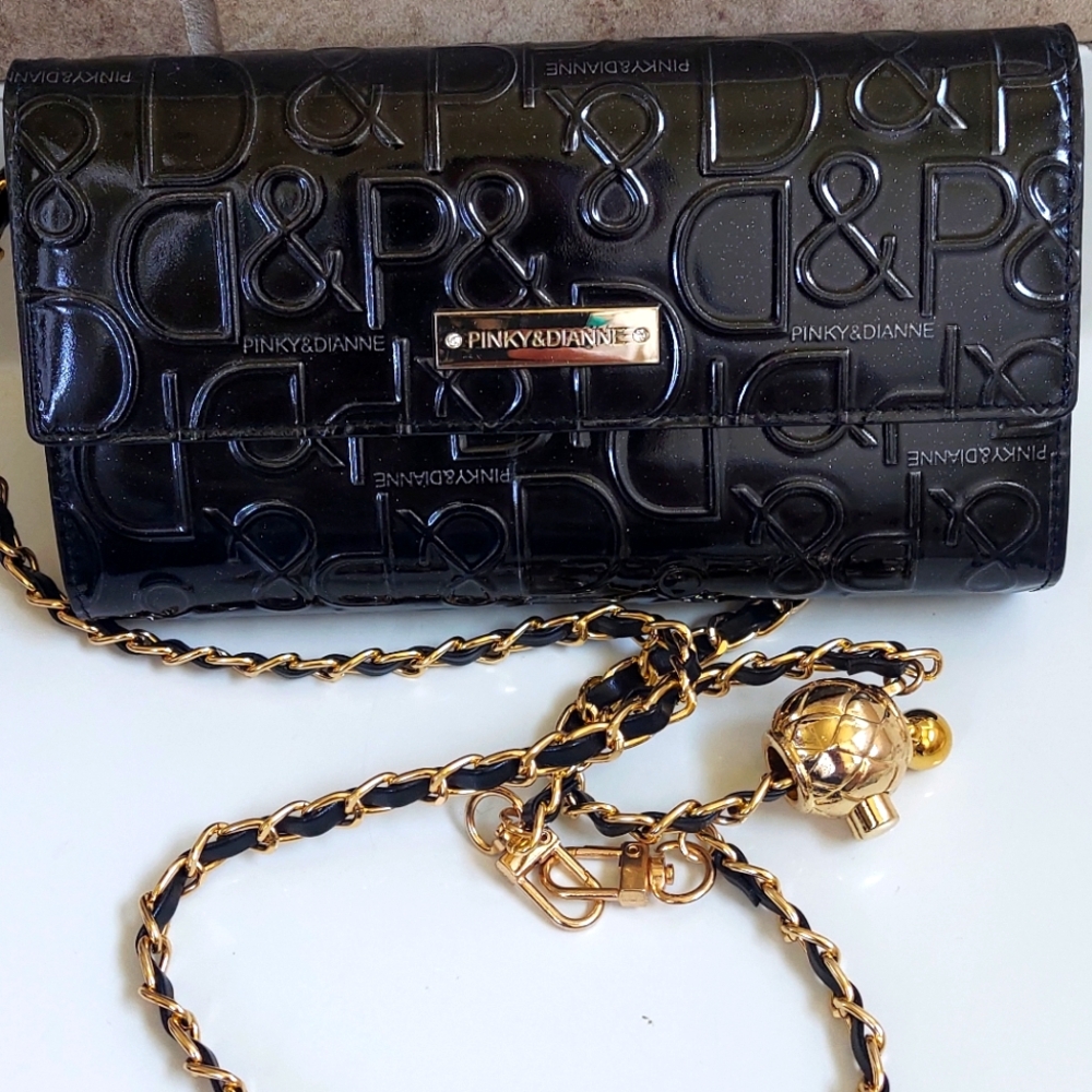NWOT PINKY&DIANNE MONOGRAM WALLET